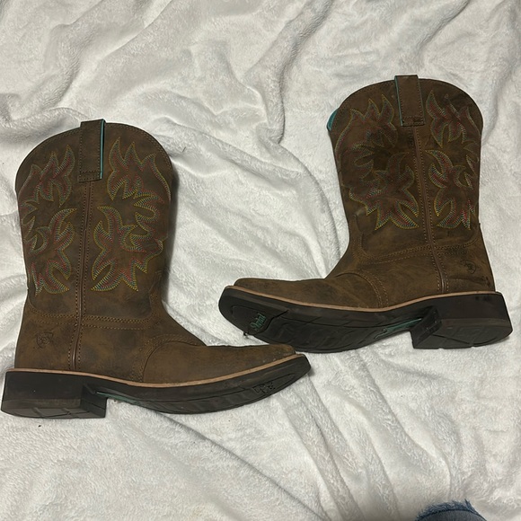 Ariat Shoes - Ariat boots, size 9 (US)